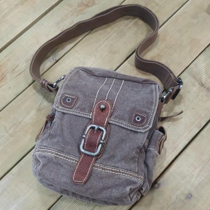 Postman bag Éclair M - Peat - Messenger bag - Made in France | Leather  messenger bag men, Leather travel bag, Laptop bag men